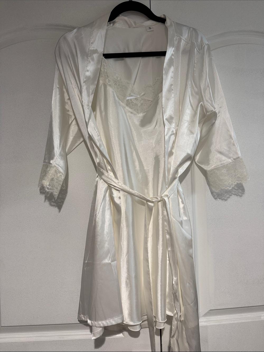 Satin Lace-Trim Chemise & Robe Set in white